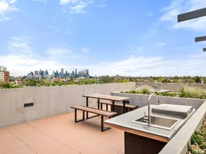 Brand-New 2-Bed with Rooftop Access - Image 4