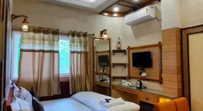 Hotel Temple On Ganges - Image 2