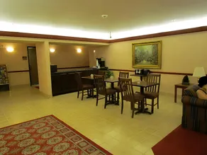 Western Inn & Suites Hampton - Image 4