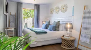 Acorn House - Image 2