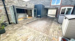 The Old BlackSmiths -5 min from M5, J14 - Image 5