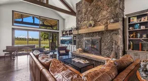 Bend Luxury Escape! - Image 4