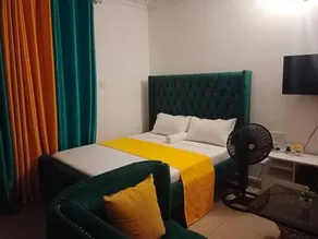 Royal Studio Apartment - Image 5