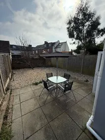 Victoria Cottage Seaside - Spacious 4-BR in Bognor Regis,close to Beachfront & 2 minutes from Butlins Holiday Camp,contractor friendly, families, business travellers - Image 2