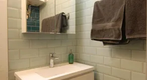 Cozy, Small, NEW with FREE Parking - Image 5