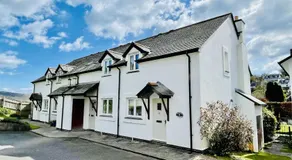 Orchard Cottage - Walking distance of the river, charming sunny patio, quiet location - Image 3