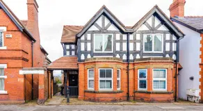 Modern 3 Bedroom House Perfect for Short and Long Stays - Image 4