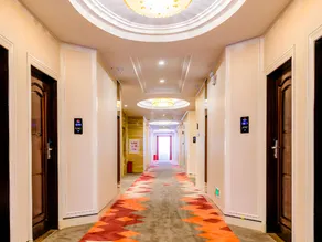 Borrman Hotel Zhanjiang Dingsheng Plaza Seaside Park - Image 4
