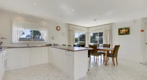 Tondo - Lakes Entrance Getaway - Image 5