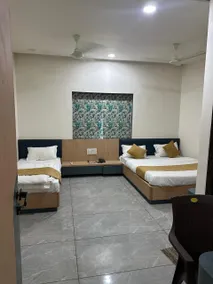 Hotel Embassy Inn - Image 4
