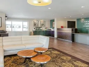 Rodeway Inn Portland Airport - Image 2