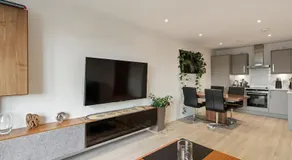 1-Bed Spacious Flat, North London, 15 Minutes to Central - Image 2