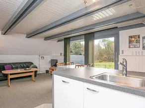 3-Bed Retreat with Modern Kitchen - Image 3