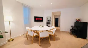 Stylish Period Home near Interchange & Waterfront - Image 4