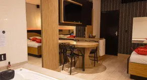 Luna's Motel - Image 2