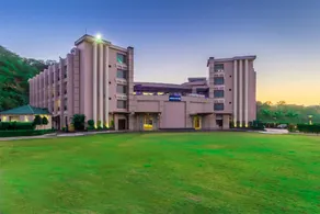 Golden Tulip Chandigarh - Panchkula - Image 5