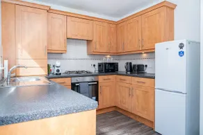 Elegant 3BR Home | City Centre | Free Parking - Image 4