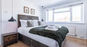 Stylish and comfortable 4-Bedroom Retreat in the Heart of Chelmsford - Image 2