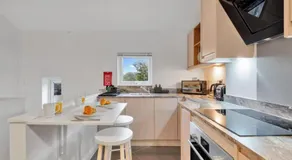2 Bedroom City Centre Apartment with Free Parking - Image 2