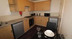 GORGEOUS 7 PERSON 3 BEDROOM 3 BATHROOM HOUSe - Image 3