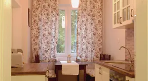 Calla Bella Rooms & Snack Bar - Image 3