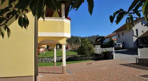 Yellow Dreamhouse - Image 4