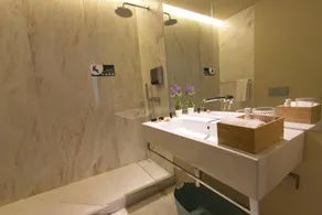 8 Building Apartments - Image 5