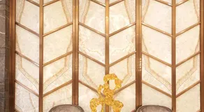 Royal Dragon Hotel - Image 4