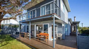 Aqua Beachfront - 2 Mins Walk to Beach - Image 4