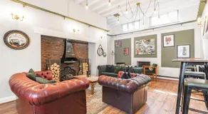 The Hand Hotel - Image 2