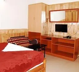 OYO 11739 Town Country Guest House - Image 3