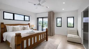 Modern 4BR 3Bath Duplex near Train Station Stylish Comfortable - Image 2