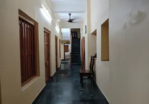 Evara Stays Backpackers Hostel - Image 3