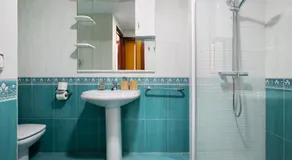Appartement 'Première Ligne Vue Panoramique' avec vue sur la mer, Wi-Fi et climatisation - Image 5