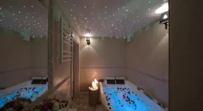 Deluxe Jacuzzi Apartment by LIUKSAI - Image 3