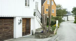 Sentrumsnær kjellerleilighet, nær sykehus og høgskole, parkering - Image 3