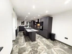 Santi House - Image 4
