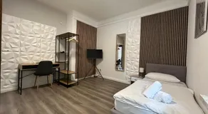Riverside Airport Hotel - Image 2