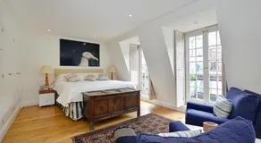 Ennismore Mews - Image 2