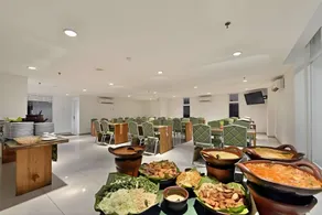 Whiz Hotel Pemuda Semarang - Image 5