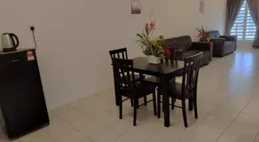CMN Hotel & Homestay - Image 4