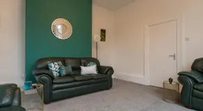 Mercy Way 4 Bedroom-6 Beds-Central Hull-Sleeps 8 - Image 4
