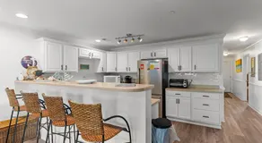 Cozy Condo with Community Pool Walk to Beach - Image 4
