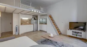 Grand studio mezzanine, Proche port, Wifi fibre - Image 2