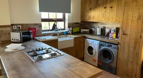 Large, 3 Floors, Sleeps 16, 4 Baths, 5 Parking, Semi rural Leicester - Image 4