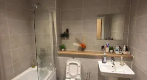 Stylish 1 Bed Apartment, 15 Mins to Old Trafford - Image 2