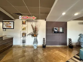 Suite Dreams Hotel - Image 3