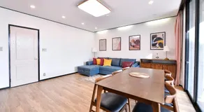 BRUCE Luxury House - Image 2