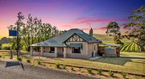 Norm's Vineyard Retreat - Image 4
