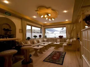 Hotel Bellaval Scuol - Image 4